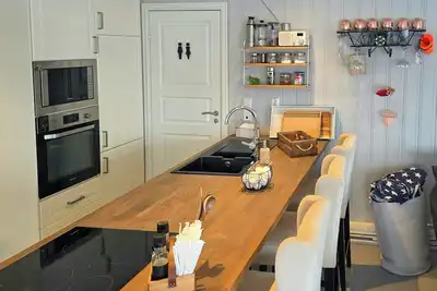 Image de Chalet rénové avec ciel étoilé à Hellesøy