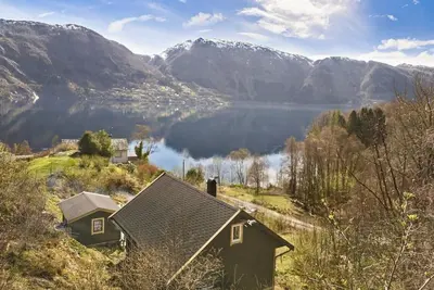 Image de Chalet paisible avec spa à Osterøy