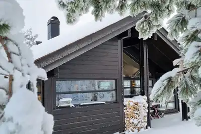 Image de Cabane lumineuse dans le magnifique paysage de montagne d'Eggedal