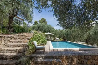 Image de Bastide provençale avec piscine à Valbonne
