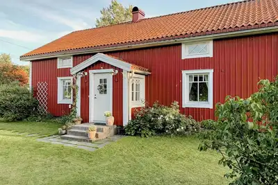 Image de maison du 19e siècle avec antiquités dans un cadre rural