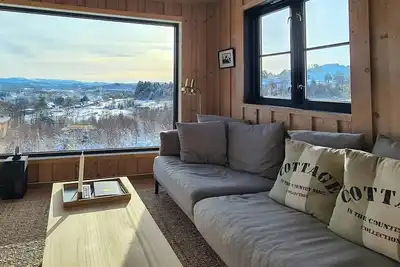 Image de Cabane panoramique avec vue sur la forêt et les montagnes