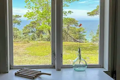 Image de Une maison isolée entre deux réserves naturelles