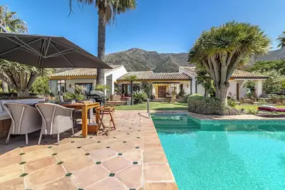 Image de Villa avec piscine à débordement près de Mijas