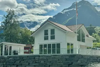 Image de Chalet récemment construit avec sauna au bord du lac Oldevatnet