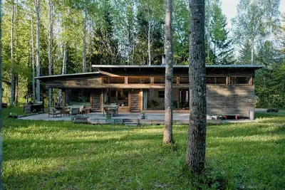 Image de Maison de vacances familiale avec grand terrain près de l'eau