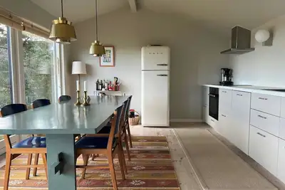 Image de Maison de vacances en bord de mer avec vue sur la mer et la nature sauvage