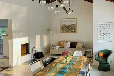 Image de Maison au bord d'un lac avec ponton dans une réserve naturelle