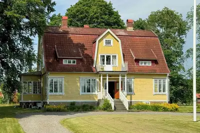 Image de Ancien presbytère historique au bord du lac à Dalskog