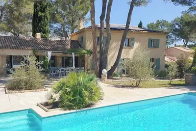 Image de Bastide avec vue sur la Sainte-Victoire à Aix