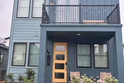 Image de New 3br 2. 5Bath Indigo Home With Private Balcony!