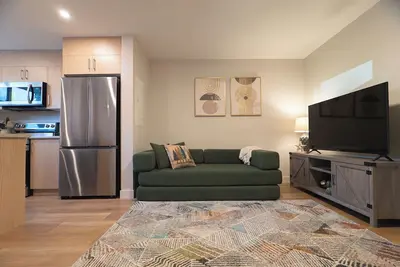 Image de Boutique Hotel-Style Suite | Parking & Kitchen | 15 Min Walk to Ocean