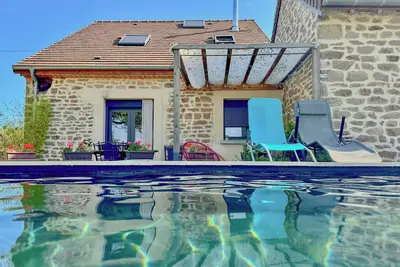 Image de Gîte avec piscine naturelle en Bourgogne