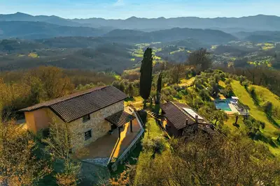 Image de Villa panoramique avec piscine en Lunigiana
