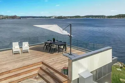 Image de Maison de vacances avec ponton privé et terrasse sur le toit