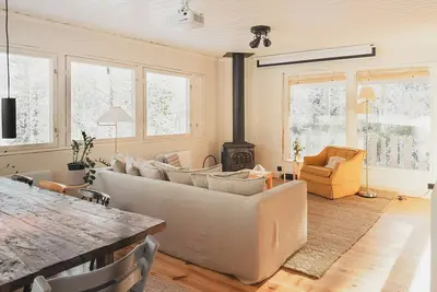 Image de Maison forestière avec maison d'amis près de la plage