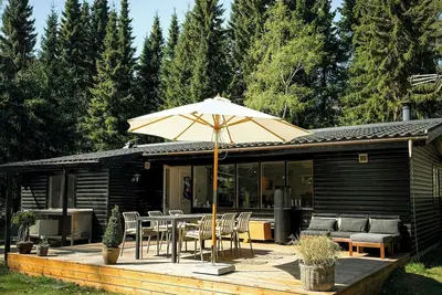 Image de Maison de vacances des années 70 avec sauna et baignoire d'eau froide