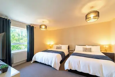 Image de Central House - Sleeps 9 - Group Stays, Contactors