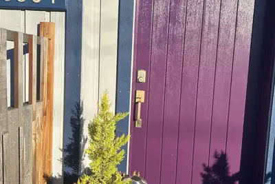 Image de Pet friendly 3 bdrmhome in Sooke Core w/Rv hookup-Minutes to Marinas & Trails