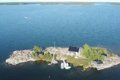 Image de Chalet de l'archipel sur une île privée avec vue sur la mer