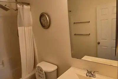 Image de The Queen's 3-bedroom house in University City Charlotte but close to Uptown
