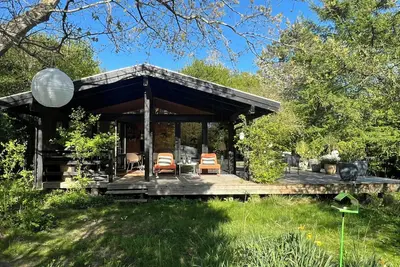 Image de Maison de vacances avec un jardin sauvage près de la plage de Tisvilde