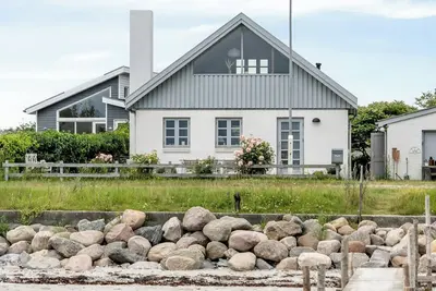 Image de Maison avec vue sur la mer et à quelques pas de la nature