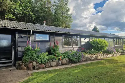 Image de Maison de vacances moderne avec des détails créatifs et vue sur la mer