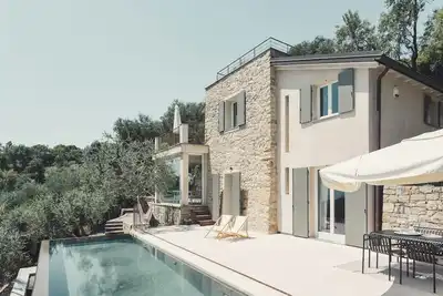 Image de Villa moderne avec vue sur la mer à Vallebona