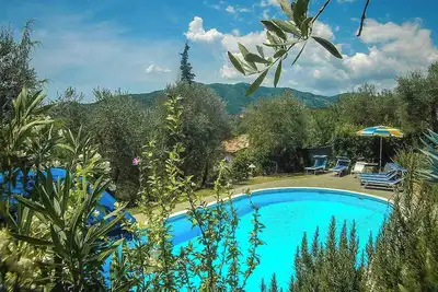 Image de Giglio. Villa de campagne avec piscine privée près de Lucques