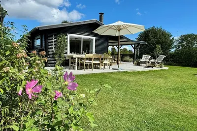 Image de Maison en rondins à Flovt Strand avec âme et charme