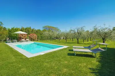 Image de Villa avec cottage et piscine privée près de Lucques