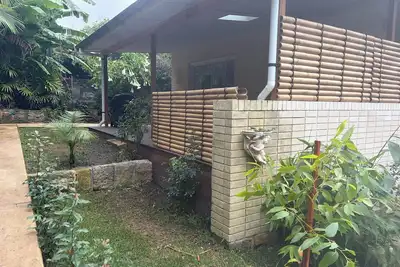 Image de Newly built beach cottage, just 5-minute walk from the picturesque Jibbon Beach.