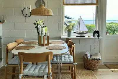 Image de Maison de vacances inspirée des hôtels balnéaires au bord du Limfjord