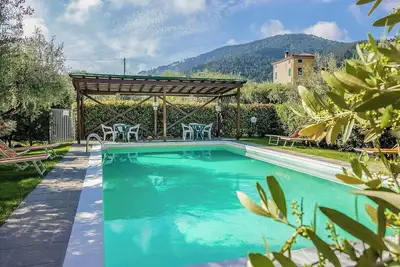 Image de Appartement au rez-de-chaussée avec piscine dans la région de Lucques