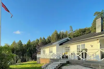 Image de Vue sur la mer et calme de la forêt à Rødtangen