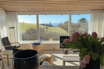Image de Maison de vacances avec une vue imprenable sur la mer à Helgenæs