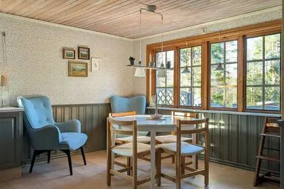 Image de Chalet avec vue sur le lac et jacuzzi dans le nord de la Suède