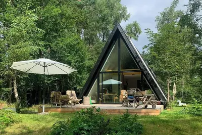 Image de Maison A-hus dans la forêt d'Ulvshale, près de Møns Klint