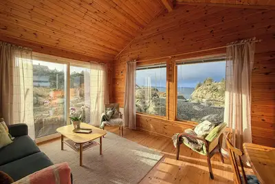 Image de Chalet situé au sommet de la colline, avec vue sur la plage et la mer