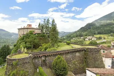 Image de Château historique avec vue sur la Garfagnana