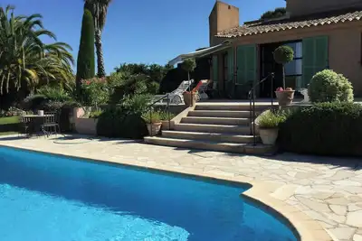 Image de Villa avec vue sur la mer et piscine près de Valbonne