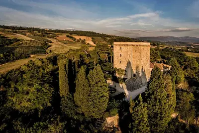 Image de Tour médiévale avec vue panoramique à Todi