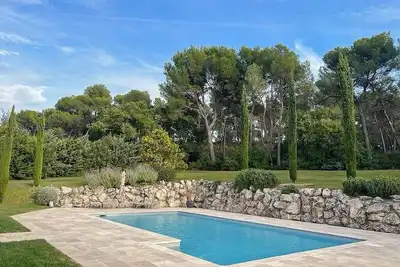 Image de Villa avec parc arboré près d'Aix-en-Provence