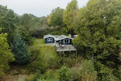 Image de Chalet confortable avec vue sur la forêt et le fjord