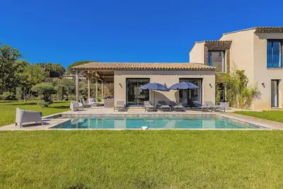 Image de Maison avec piscine et vignes à Saint-Tropez