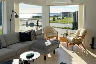 Image de Vue sur la mer et confort moderne près de la forêt de Pipstorn