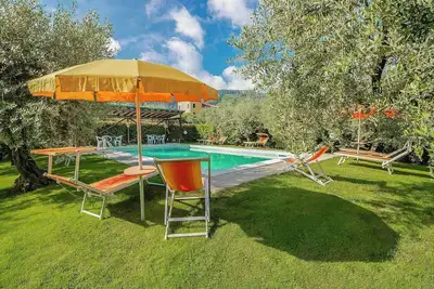 Image de Appartement historique avec piscine près de Lucques