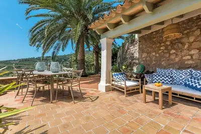 Image de Maison en pierre au design moderne dans la vallée de Sóller