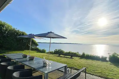 Image de Maison de vacances avec vue sur la mer et plage privée